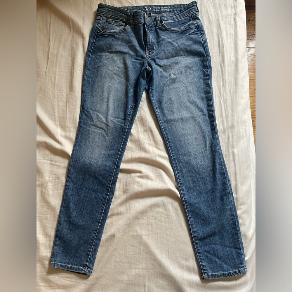 Gap leg skimmer jean in size 6